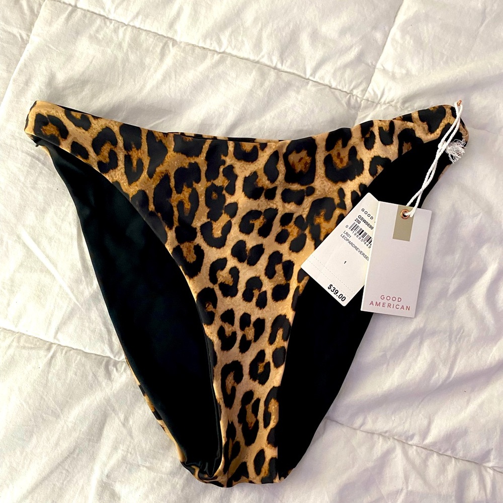 Good American bikini.  Sz 1 Bnwt. Reversible bottom.. will sell separately